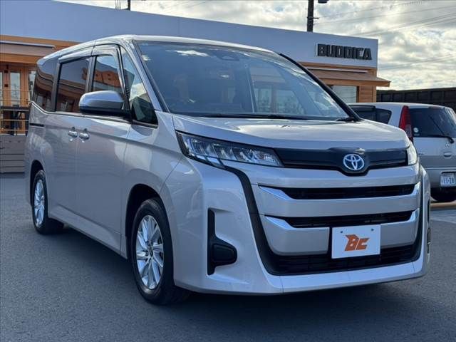 TOYOTA NOAH HYBRID 2022