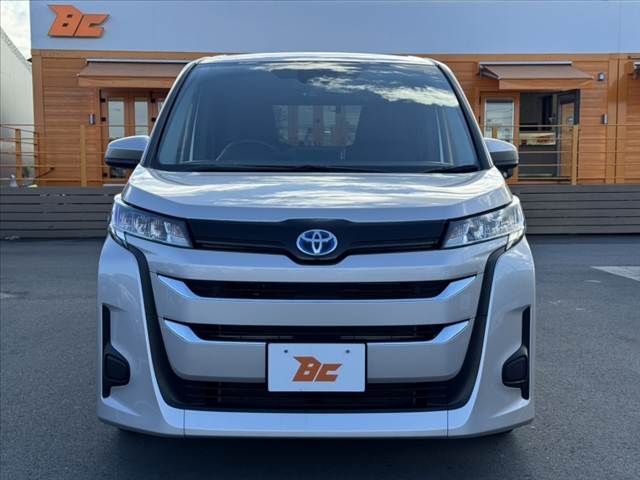 TOYOTA NOAH HYBRID 2022