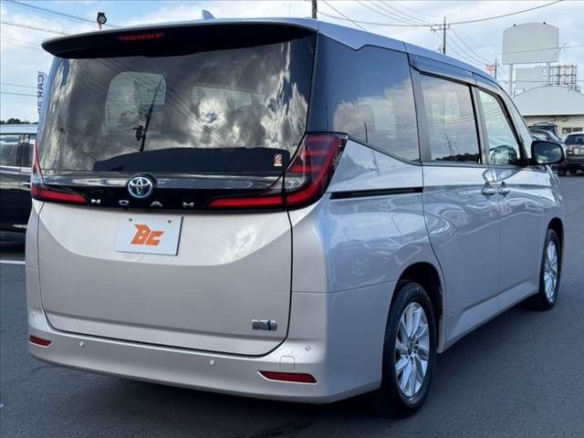 TOYOTA NOAH HYBRID 2022