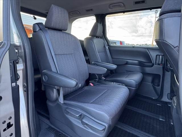 TOYOTA NOAH HYBRID 2022