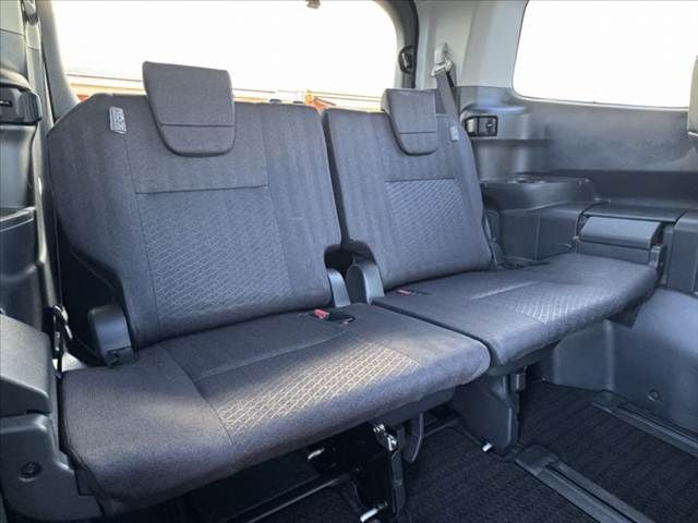 TOYOTA NOAH HYBRID 2022