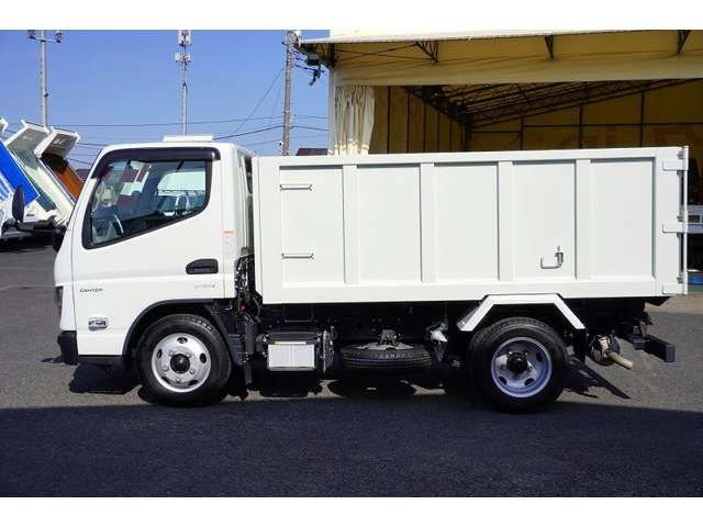 MITSUBISHI CANTER 2023