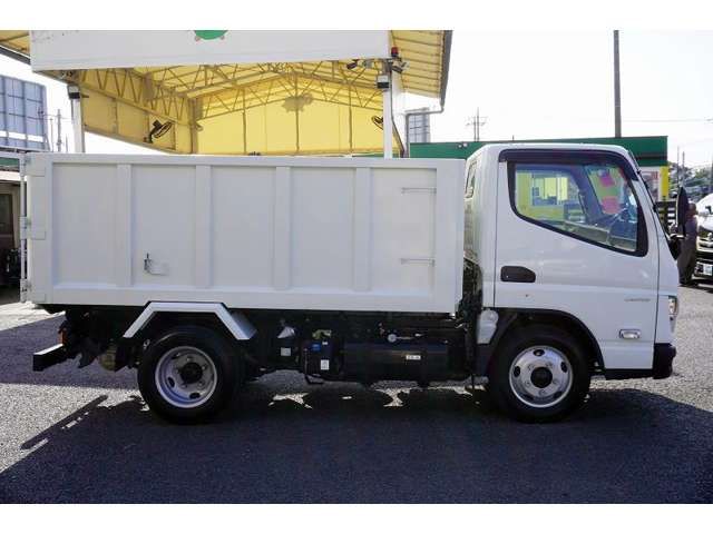 MITSUBISHI CANTER 2023
