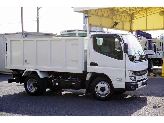 MITSUBISHI CANTER 2023