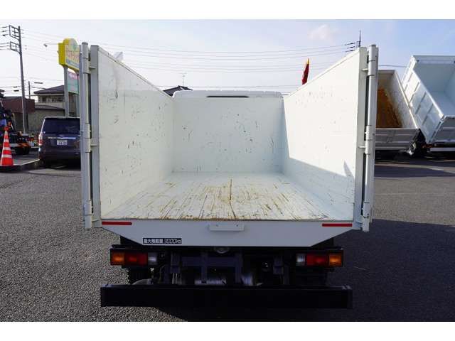 MITSUBISHI CANTER 2023