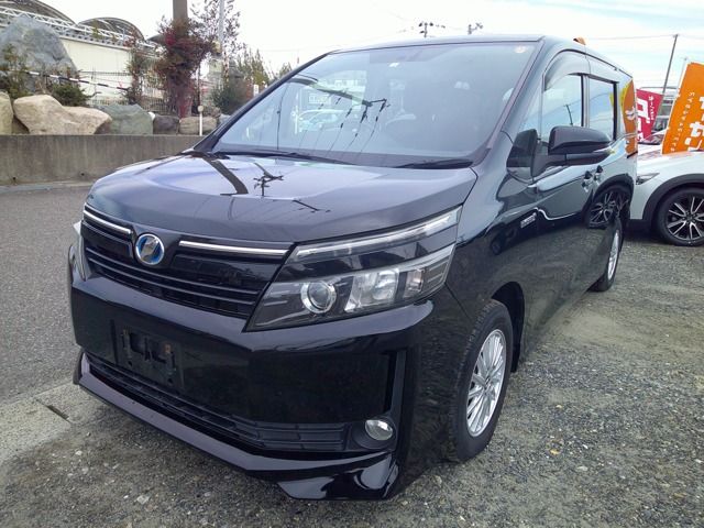 TOYOTA VOXY HYBRID 2014