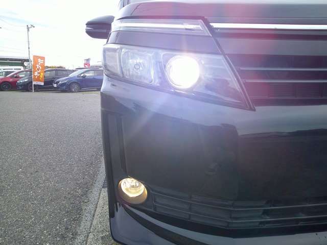 TOYOTA VOXY HYBRID 2014