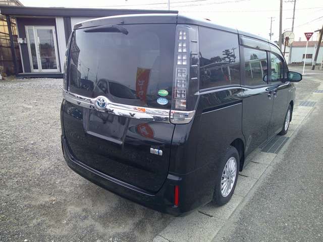 TOYOTA VOXY HYBRID 2014