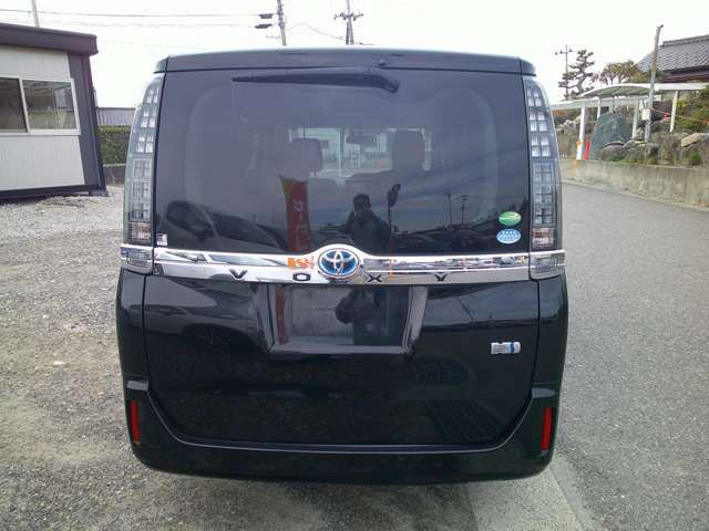 TOYOTA VOXY HYBRID 2014