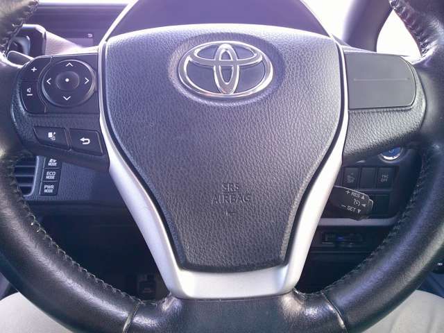 TOYOTA VOXY HYBRID 2014