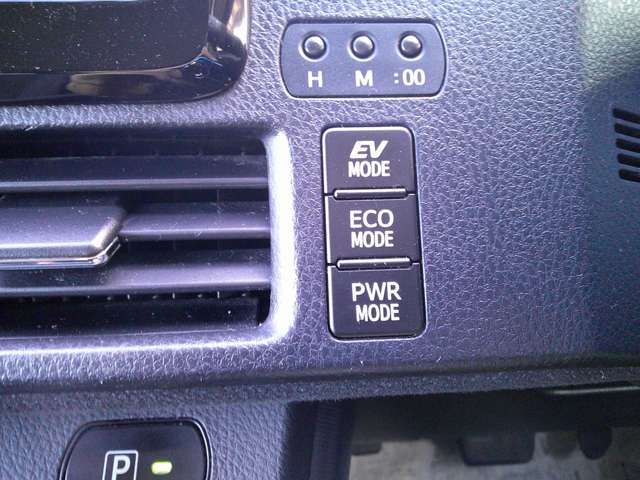 TOYOTA VOXY HYBRID 2014