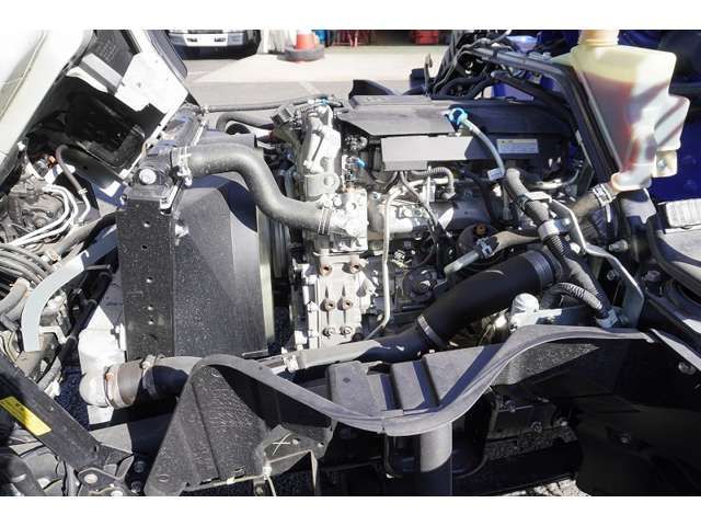 MITSUBISHI CANTER 2023