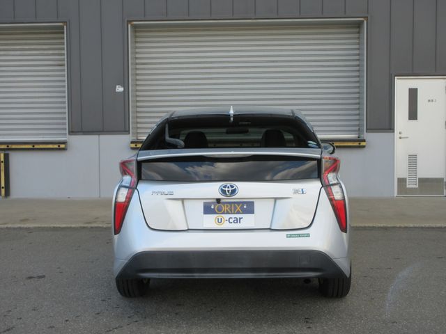 TOYOTA PRIUS 2017