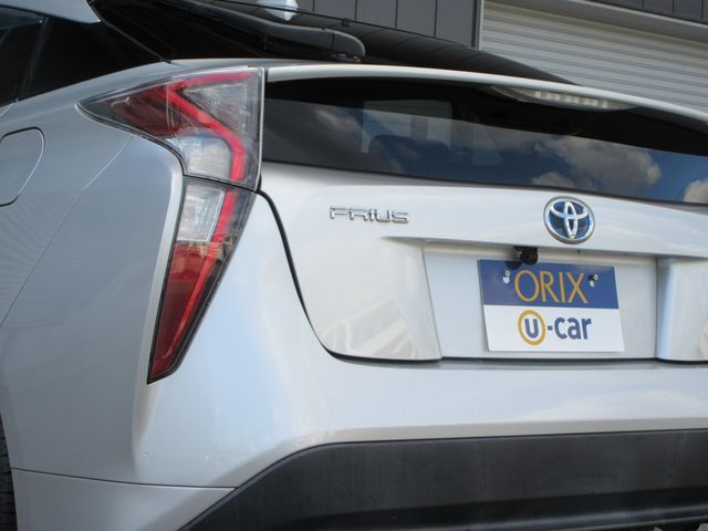 TOYOTA PRIUS 2017