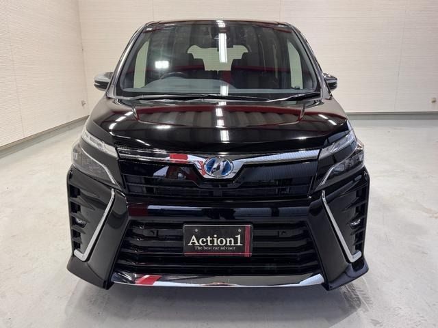 TOYOTA VOXY HYBRID 2019