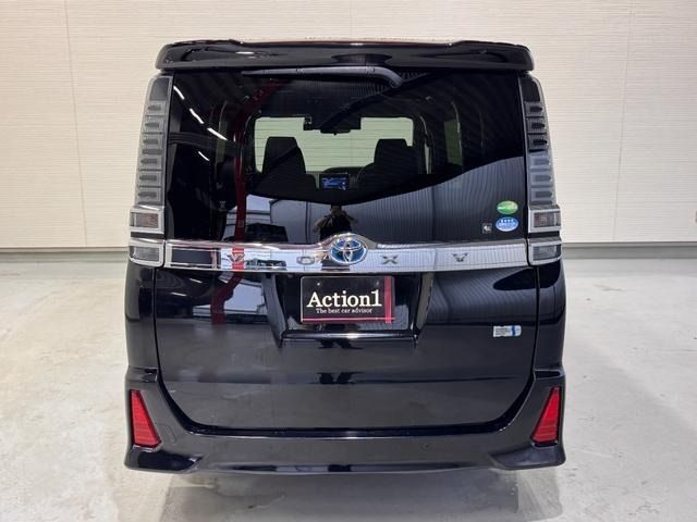 TOYOTA VOXY HYBRID 2019