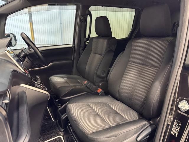 TOYOTA VOXY HYBRID 2019