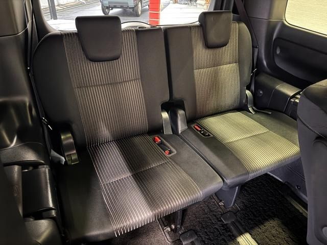 TOYOTA VOXY HYBRID 2019