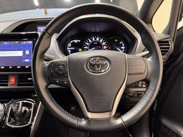 TOYOTA VOXY HYBRID 2019