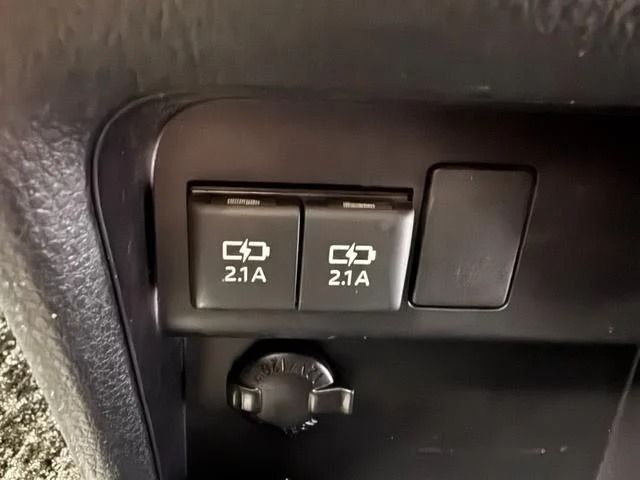 TOYOTA VOXY HYBRID 2019