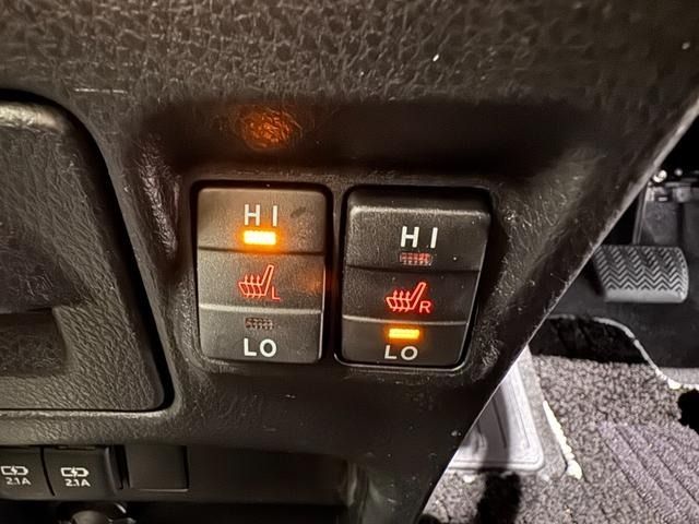 TOYOTA VOXY HYBRID 2019