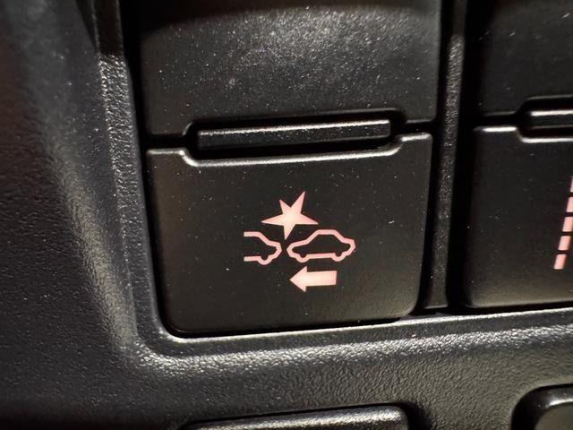 TOYOTA VOXY HYBRID 2019