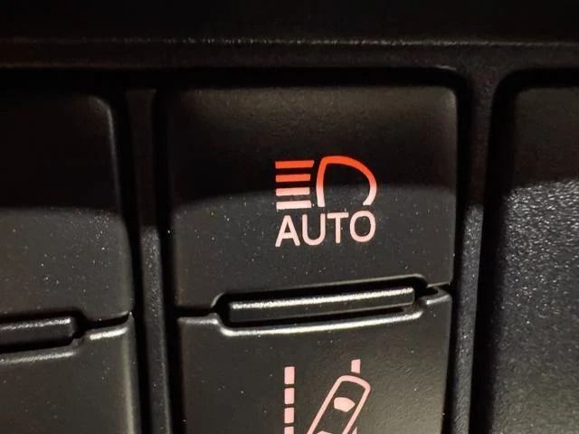 TOYOTA VOXY HYBRID 2019