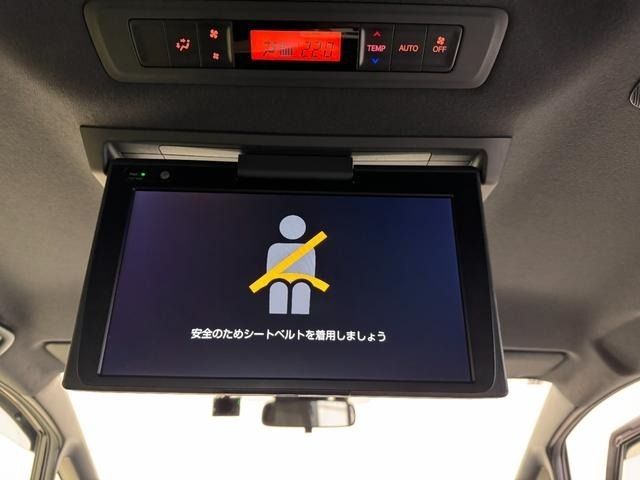 TOYOTA VOXY HYBRID 2019