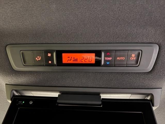 TOYOTA VOXY HYBRID 2019