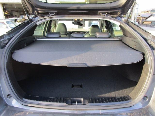 TOYOTA PRIUS 4WD 2019