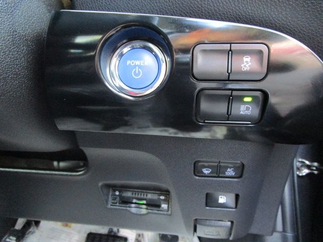 TOYOTA PRIUS 4WD 2019