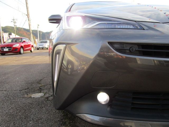 TOYOTA PRIUS 4WD 2019