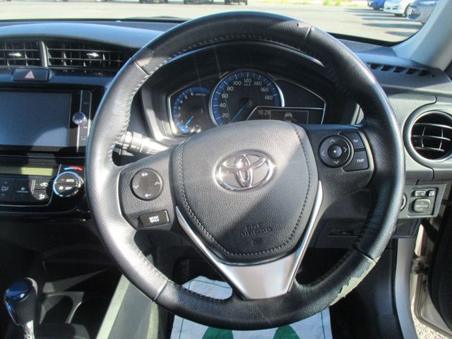 TOYOTA COROLLA AXIO HYBRID 2013