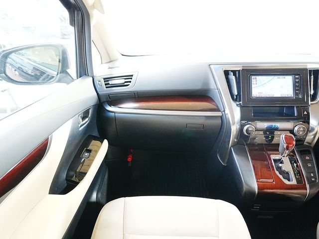 TOYOTA VELLFIRE 2015