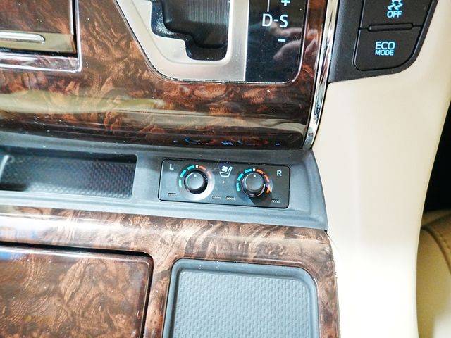 TOYOTA ALPHARD hybrid 4WD 2019