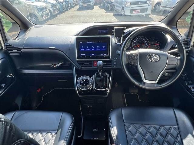 TOYOTA VOXY 4WD 2021