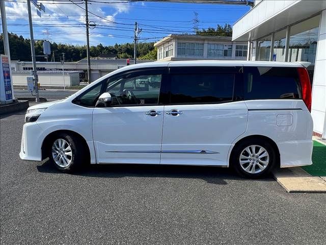 TOYOTA VOXY 4WD 2021