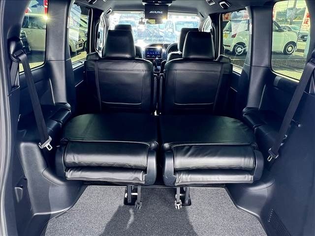 TOYOTA VOXY 4WD 2021