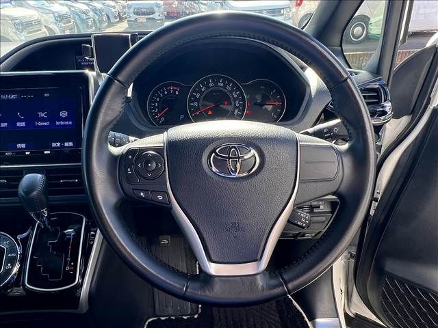 TOYOTA VOXY 4WD 2021