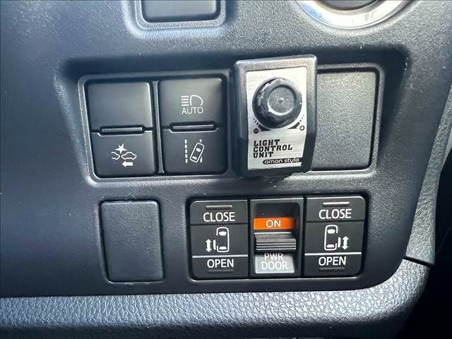 TOYOTA VOXY 4WD 2021