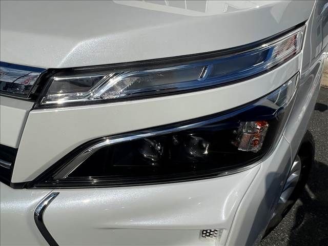 TOYOTA VOXY 4WD 2021