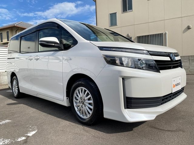 TOYOTA VOXY HYBRID 2015