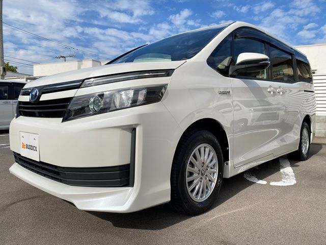 TOYOTA VOXY HYBRID 2015