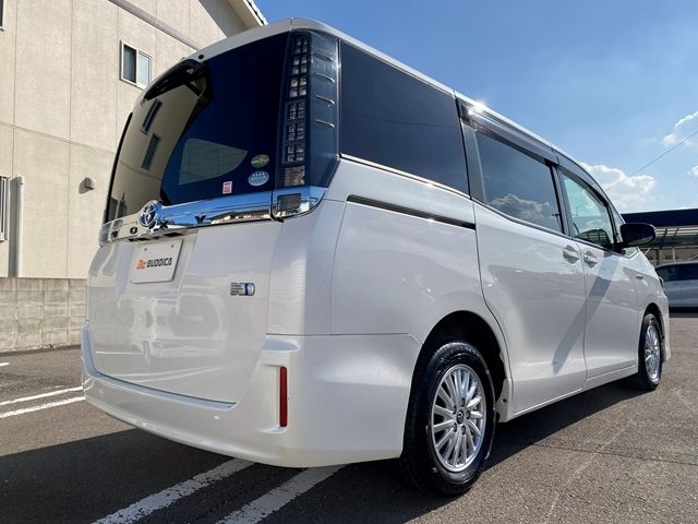 TOYOTA VOXY HYBRID 2015