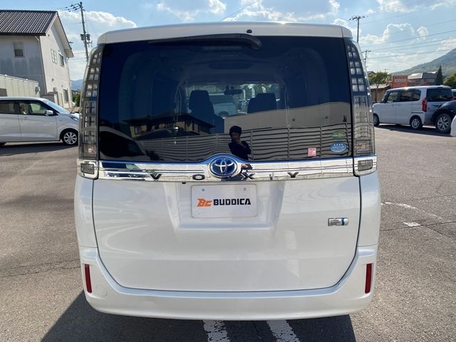 TOYOTA VOXY HYBRID 2015