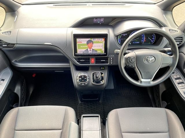 TOYOTA VOXY HYBRID 2015