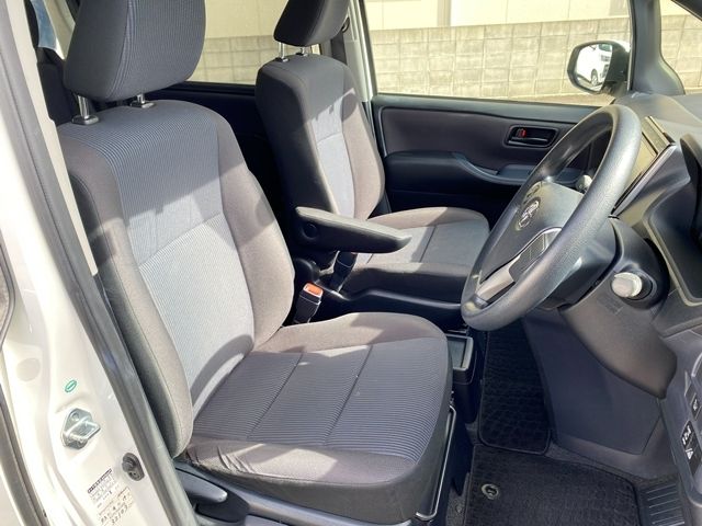 TOYOTA VOXY HYBRID 2015