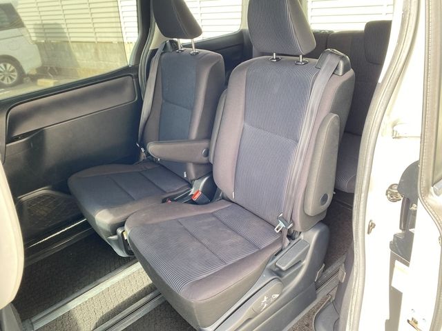 TOYOTA VOXY HYBRID 2015