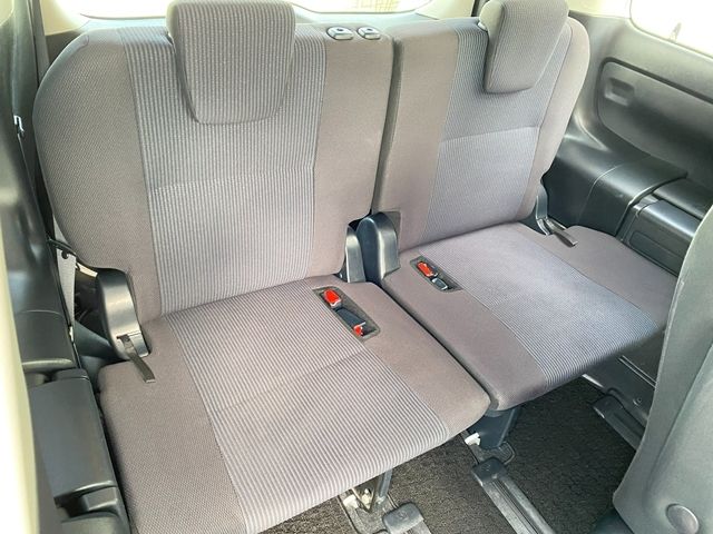 TOYOTA VOXY HYBRID 2015