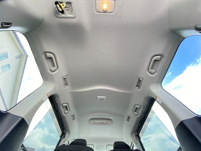 TOYOTA VOXY HYBRID 2015